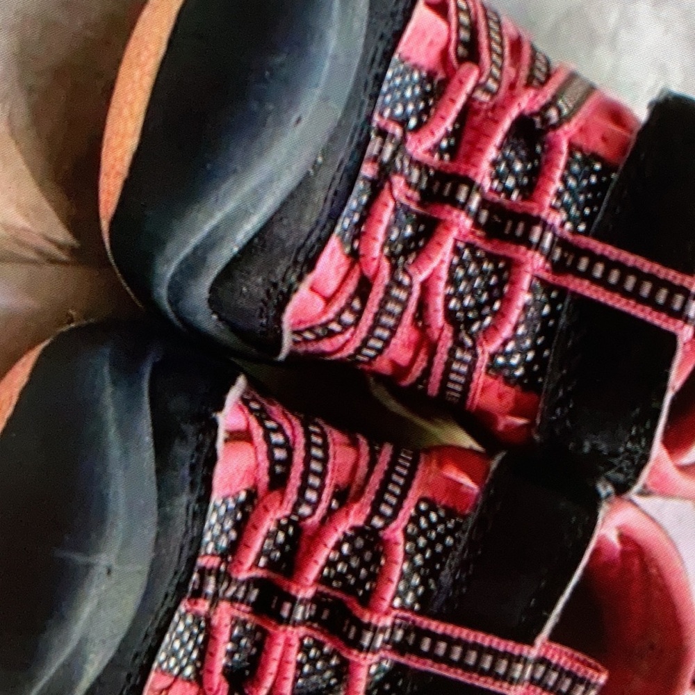 Mesh athletic bumptoe shoes